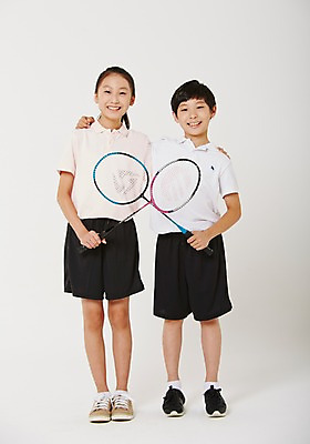 포토 JPG 스튜디오촬영 전신 여학생 여자 남자 남학생 청소년 어깨동무 실내 서기 들기 두명 앞모습 10대 운동복 운동 한국인 배드민턴라켓 배드민턴 사교육 십대만 성인만 방과후 국내포토 학생 옷 교육 뷰포인트 포즈 모션 건강 사람 동양인 내부 구기 라켓 파일형식