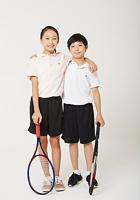 포토 JPG 스튜디오촬영 전신 여학생 여자 남자 남학생 청소년 어깨동무 실내 서기 들기 두명 앞모습 10대 운동복 운동 한국인 테니스 테니스라켓 사교육 십대만 성인만 방과후 국내포토 학생 옷 교육 뷰포인트 포즈 모션 건강 사람 동양인 내부 구기 라켓 파일형식
