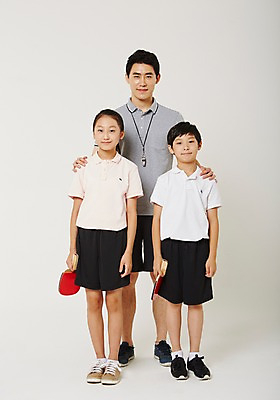 포토 JPG 스튜디오촬영 전신 여학생 여자 남자 남학생 청소년 실내 서기 20대 성인 앞모습 10대 세명 운동복 운동 한국인 탁구채 감독 탁구 사교육 체육선생님 방과후 국내포토 직업 학생 옷 교육 뷰포인트 모션 건강 사람 동양인 청년 내부 구기 교사 라켓 탁구용품 체육 파일형식