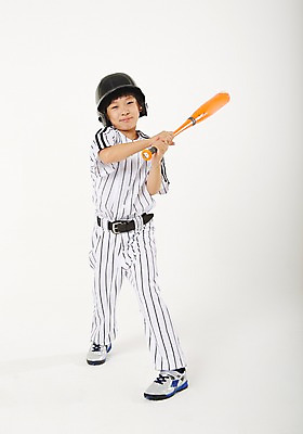 포토 JPG 스튜디오촬영 전신 남자 남학생 청소년 실내 한명 서기 미소 들기 앞모습 10대 운동 야구 한국인 야구방망이 타자 야구복 사교육 야구헬멧 십대남자한명만 방과후 국내포토 1 학생 교육 뷰포인트 모션 표정 건강 사람 동양인 내부 운동복 구기 야구용품 야구선수 헬멧 남자한명만 십대남자만 파일형식