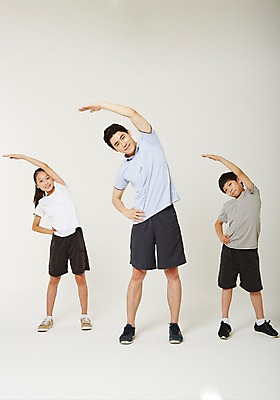 포토 JPG 스튜디오촬영 전신 여학생 여자 남자 남학생 청소년 실내 서기 20대 성인 앞모습 10대 세명 운동복 운동 스트레칭 한국인 사교육 체육선생님 방과후 국내포토 학생 옷 교육 뷰포인트 모션 건강 사람 동양인 청년 내부 교사 체육 파일형식