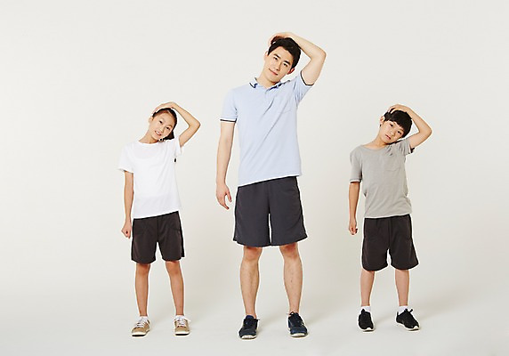 포토 JPG 스튜디오촬영 전신 여학생 여자 남자 남학생 청소년 실내 서기 20대 성인 앞모습 10대 세명 운동복 운동 스트레칭 한국인 사교육 체육선생님 방과후 국내포토 학생 옷 교육 뷰포인트 모션 건강 사람 동양인 청년 내부 교사 체육 파일형식