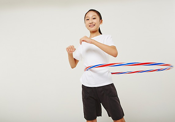 포토 JPG 스튜디오촬영 여학생 여자 청소년 실내 한명 서기 미소 상반신 앞모습 10대 운동 한국인 체육복 훌라후프 돌리기 사교육 십대여자한명만 방과후 국내포토 1 학생 교육 뷰포인트 모션 표정 건강 사람 동양인 내부 운동복 체육 여자한명만 십대여자만 파일형식