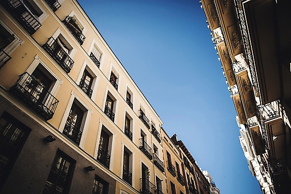 포토 JPG 주간 해외풍경 계절 유럽 여행 하늘 풍경 사람없음 야외 건물 여름 스페인 마드리드 국내포토 자연요소 해외 건축물 나라 파일형식