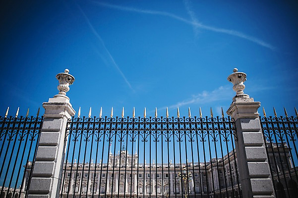 포토 JPG 주간 해외풍경 계절 유럽 여행 하늘 풍경 사람없음 야외 건물 여름 울타리 궁전 스페인 마드리드 국내포토 자연요소 해외 건축물 나라 고건축 담장 파일형식
