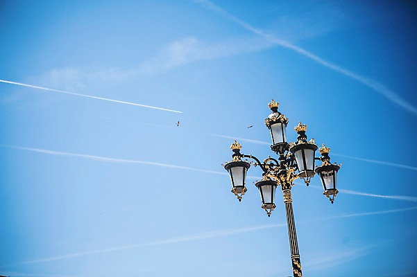 포토 JPG 주간 해외풍경 계절 유럽 여행 가로등 하늘 풍경 사람없음 야외 여름 스페인 마드리드 국내포토 자연요소 해외 공공시설 나라 파일형식