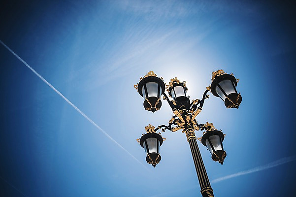 포토 JPG 주간 해외풍경 계절 유럽 로우앵글 여행 가로등 하늘 풍경 사람없음 야외 여름 스페인 마드리드 국내포토 자연요소 해외 공공시설 나라 뷰포인트 파일형식