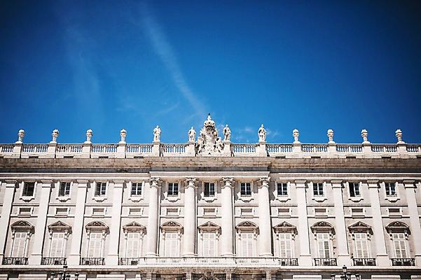 포토 JPG 주간 해외풍경 계절 유럽 여행 하늘 풍경 사람없음 야외 건물 여름 궁전 스페인 마드리드 국내포토 자연요소 해외 건축물 나라 고건축 파일형식