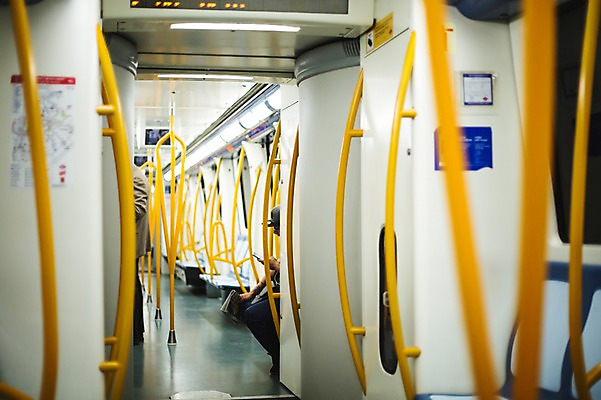 포토 JPG 해외풍경 계절 유럽 여행 대중교통 실내 풍경 사람없음 여름 스페인 전철 마드리드 국내포토 해외 나라 육상교통 교통수단 내부 파일형식