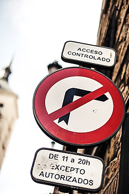 포토 JPG 주간 해외풍경 계절 유럽 여행 풍경 사람없음 야외 건물 아웃포커스 여름 표지판 스페인 톨레도 국내포토 자연요소 해외 건축물 나라 알림판 촬영기법 파일형식