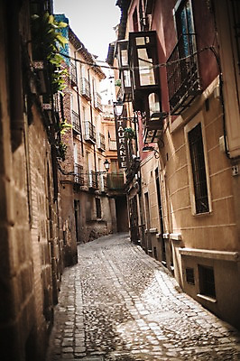 포토 JPG 주간 해외풍경 계절 유럽 여행 풍경 사람없음 야외 건물 여름 스페인 골목길 톨레도 국내포토 자연요소 해외 건축물 나라 길 파일형식