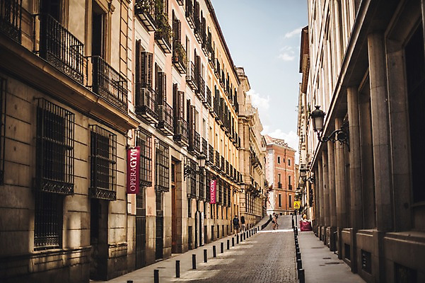 포토 JPG 주간 해외풍경 계절 유럽 여행 거리 풍경 사람없음 야외 건물 여름 스페인 마드리드 국내포토 자연요소 해외 건축물 나라 파일형식