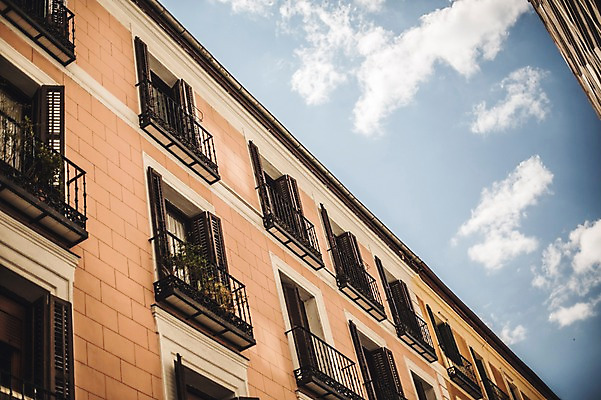 포토 JPG 주간 해외풍경 계절 유럽 여행 하늘 풍경 사람없음 야외 건물 여름 스페인 마드리드 국내포토 자연요소 해외 건축물 나라 파일형식