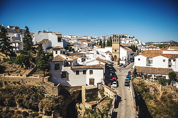 포토 JPG 주간 해외풍경 계절 유럽 도로 여행 자동차 풍경 사람없음 야외 건물 여름 마을 스페인 론다 안달루시아 국내포토 자연요소 해외 건축물 나라 길 육상교통 교통시설 파일형식