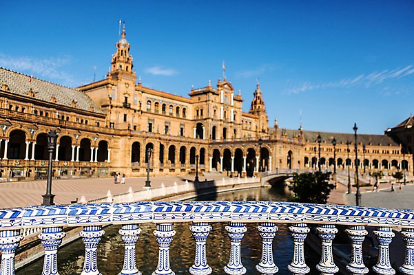 포토 JPG 주간 해외풍경 건축물 계절 유럽 여행 풍경 사람없음 야외 여름 스페인 안달루시아 세비아 스페인광장 국내포토 자연요소 해외 건축 나라 광장 파일형식