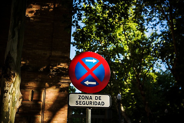 포토 JPG 주간 해외풍경 계절 유럽 여행 풍경 사람없음 야외 건물 여름 표지판 스페인 안달루시아 세비아 국내포토 자연요소 해외 건축물 나라 알림판 파일형식