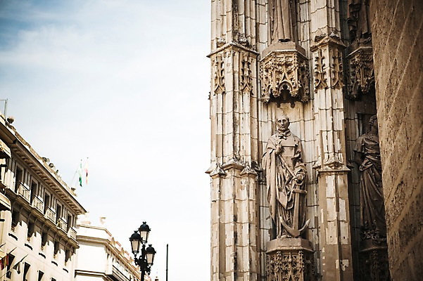 포토 JPG 주간 해외풍경 계절 유럽 여행 풍경 사람없음 야외 건물 여름 성당 천주교 스페인 대성당 안달루시아 세비아 국내포토 자연요소 해외 건축물 나라 종교 종교건축 파일형식