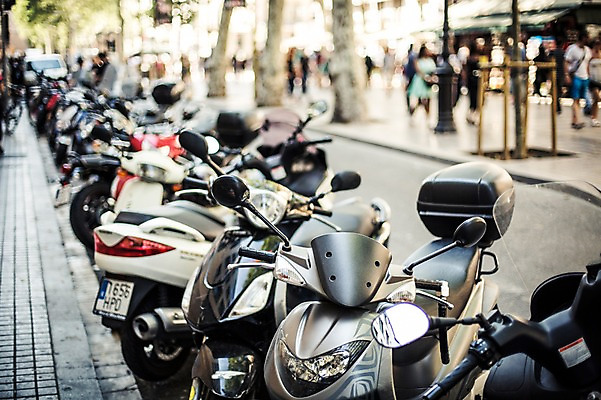 포토 JPG 주간 해외풍경 계절 유럽 여행 거리 풍경 사람없음 야외 아웃포커스 여름 오토바이 스페인 바르셀로나 카탈루냐 국내포토 자연요소 해외 나라 촬영기법 바이크 파일형식