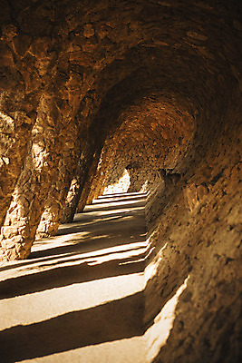 포토 JPG 주간 해외풍경 건축물 계절 건축 유럽 여행 풍경 사람없음 야외 여름 스페인 바르셀로나 가우디 구엘공원 카탈루냐 국내포토 자연요소 해외 공원 나라 파일형식