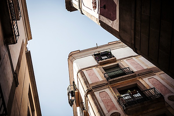 포토 JPG 주간 해외풍경 계절 유럽 로우앵글 여행 하늘 풍경 사람없음 야외 건물 여름 여름풍경 스페인 바르셀로나 카탈루냐 국내포토 자연요소 해외 건축물 나라 뷰포인트 파일형식 여름_계절