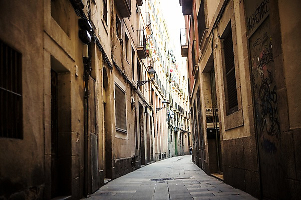 포토 JPG 주간 해외풍경 계절 유럽 여행 거리 풍경 사람없음 야외 건물 여름 여름풍경 스페인 골목길 바르셀로나 카탈루냐 국내포토 자연요소 해외 건축물 나라 길 파일형식 여름_계절