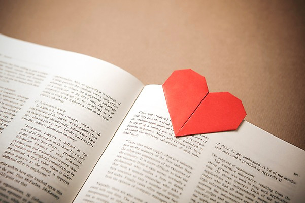 포토 JPG 기념일 백그라운드 사랑 사람없음 책 하트 오브젝트 북마크 국내포토 모양 감정 이벤트 파일형식