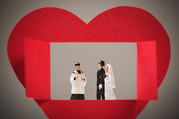 포토 JPG 기념일 신부 결혼 백그라운드 창문 사랑 사람없음 미니어처 하트 오브젝트 결혼소품 신부님 국내포토 모양 감정 이벤트 모형 천주교 파일형식