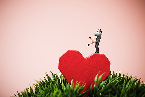 포토 JPG 기념일 종이 백그라운드 안기 사랑 잔디 사람없음 미니어처 하트 페이퍼아트 오브젝트 국내포토 모양 식물 감정 모션 이벤트 모형 파일형식