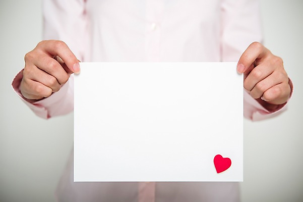 포토 JPG 손 기념일 종이 백그라운드 프레임 사랑 들기 신체부위 하트 오브젝트 국내포토 모양 감정 모션 사람 이벤트 파일형식