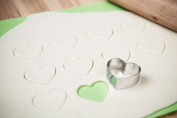 포토 JPG 기념일 백그라운드 사랑 사람없음 하트 오브젝트 제빵 밀가루반죽 제빵도구 국내포토 모양 감정 이벤트 제과제빵 반죽 파일형식