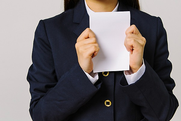 포토 JPG 학생 여자 교복 종이 청소년 프레임 한명 들기 상반신 수능 수험생 수험표 국내포토 1 옷 모션 고등학생 사람 시험 파일형식