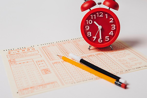 포토 JPG 사람없음 연필 수능 자명종 답안지 컴퓨터용사인펜 OMR카드 국내포토 시계 학용품 필기구 시험 알람 사인펜 파일형식