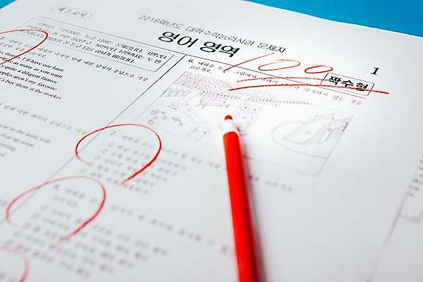 포토 JPG 사람없음 수능 시험지 빨간펜 백점 채점 국내포토 펜 시험 성적 점수 파일형식