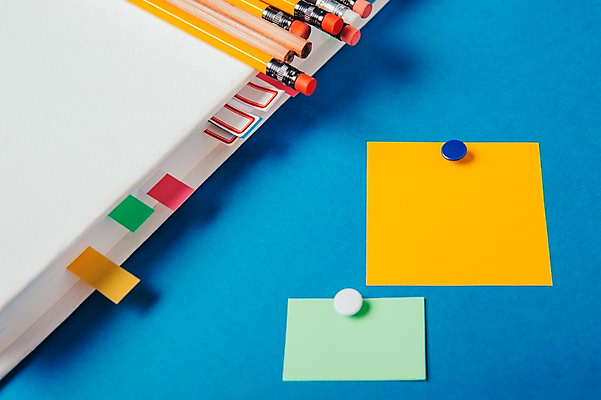 포토 JPG 백그라운드 프레임 사람없음 연필 수능 압정 포스트잇 국내포토 학용품 필기구 사무용품 시험 메모지 파일형식