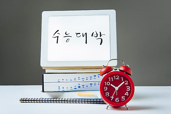 포토 JPG 사람없음 태블릿 공책 수능 자명종 사전 수능대박 국내포토 시계 문구용품 책 전자제품 스마트기기 시험 알람 파일형식