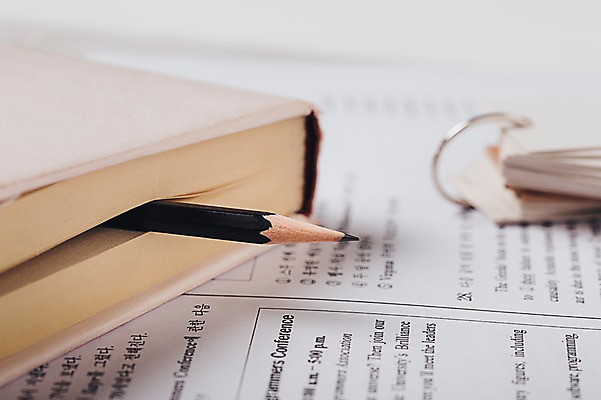 포토 학용품 촬영기법 필기구 시험 파일형식 아웃포커스 시험지 책 연필 JPG 사람없음 수능 국내포토