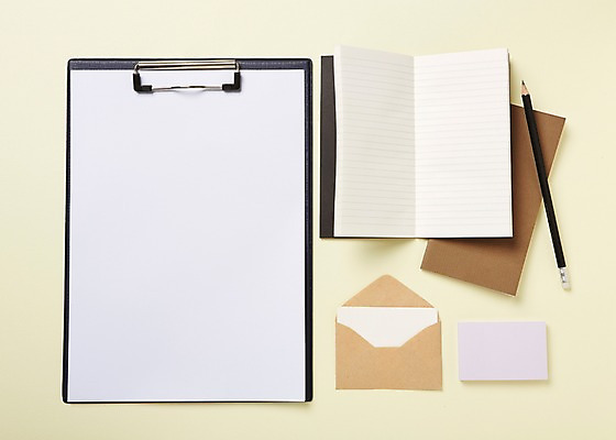 포토 JPG 스튜디오촬영 종이 편지봉투 실내 사람없음 하이앵글 연필 사무용품 공책 메모지 오브젝트 서류판 국내포토 뷰포인트 문구용품 학용품 봉투 내부 필기구 편지 파일형식