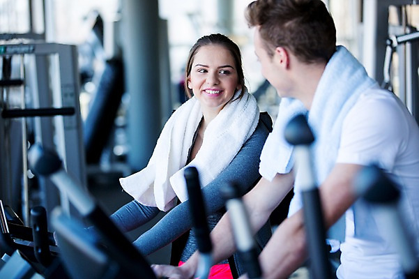 포토 JPG 외국인 여자 남자 실내 건강 20대 성인 두명 운동기구 헬스 헬스장 의료성형뷰티 국내포토 사람 인종 청년 내부 운동 파일형식