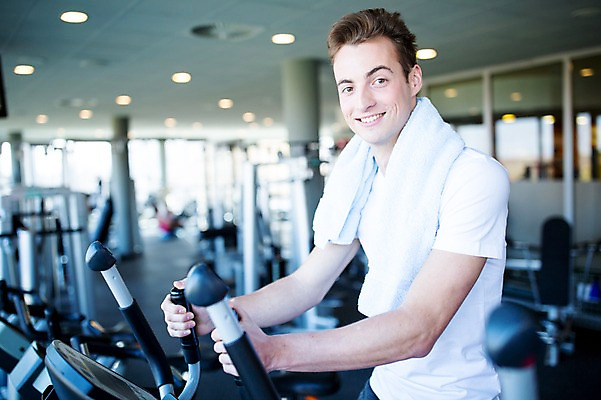 포토 JPG 외국인 남자 실내 건강 한명 20대 성인 운동기구 헬스 헬스장 의료성형뷰티 국내포토 1 사람 인종 청년 내부 운동 파일형식