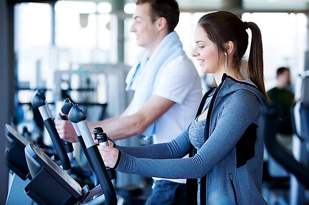 포토 JPG 외국인 여자 남자 실내 건강 20대 성인 두명 운동기구 헬스 헬스장 의료성형뷰티 국내포토 사람 인종 청년 내부 운동 파일형식