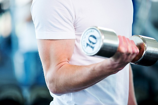 포토 JPG 남자 실내 건강 한명 20대 성인 운동기구 헬스 아령 헬스장 의료성형뷰티 국내포토 1 사람 청년 내부 운동 파일형식