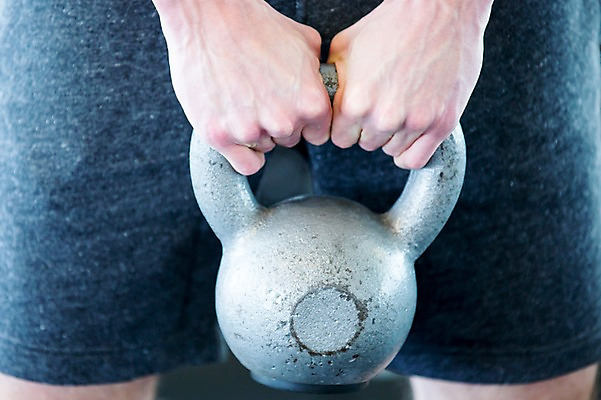 포토 JPG 남자 실내 건강 한명 20대 성인 운동기구 헬스 아령 헬스장 케틀벨 케틀벨운동 의료성형뷰티 국내포토 1 사람 청년 내부 운동 파일형식