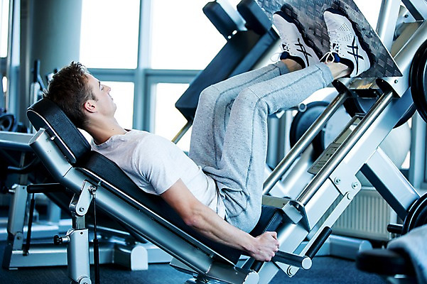 포토 JPG 외국인 남자 실내 건강 한명 20대 성인 운동기구 헬스 헬스장 하체운동 의료성형뷰티 국내포토 1 사람 인종 청년 내부 운동 파일형식