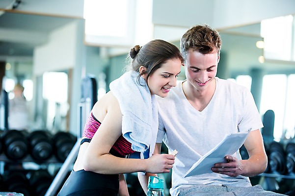 포토 JPG 외국인 여자 남자 종이 실내 건강 20대 성인 두명 운동기구 헬스 헬스장 의료성형뷰티 국내포토 사람 인종 청년 내부 운동 파일형식