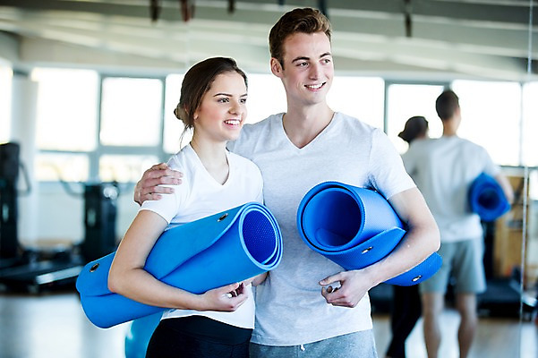 포토 JPG 외국인 여자 남자 어깨동무 실내 건강 20대 성인 두명 운동기구 헬스 헬스장 매트 의료성형뷰티 국내포토 포즈 사람 인종 청년 내부 운동 파일형식