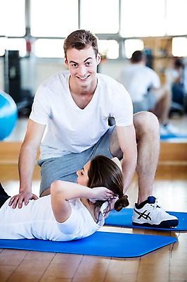 포토 JPG 외국인 여자 남자 실내 건강 20대 성인 두명 운동기구 헬스 헬스장 매트 복근 의료성형뷰티 국내포토 근육 사람 인종 청년 내부 운동 파일형식