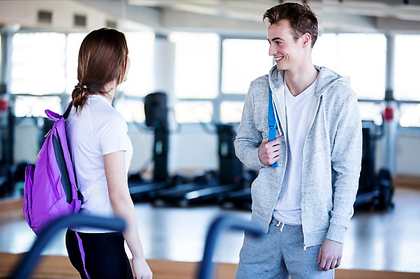 포토 JPG 외국인 커플 여자 남자 배낭 실내 건강 20대 성인 두명 운동기구 헬스 헬스장 의료성형뷰티 국내포토 가방 관계 사람 인종 청년 내부 운동 파일형식