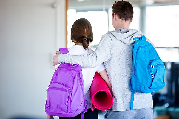 포토 JPG 외국인 커플 여자 남자 배낭 실내 건강 20대 성인 두명 뒷모습 운동기구 헬스 헬스장 매트 의료성형뷰티 국내포토 뷰포인트 가방 관계 사람 인종 청년 내부 운동 파일형식