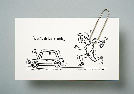 편집이미지 남자 종이 자동차 포토일러 술병 한명 성인 클립 음주운전 이미지편집 AI파일 1 육상교통 병_용기 주류 사람 운전 범죄 파일형식 벡터