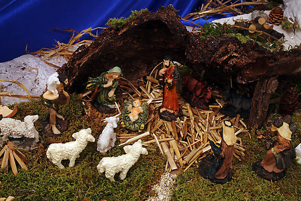 포토 JPG 해외이미지 남자 기독교 종교 크리스마스 엄마 휴가 천사 사람없음 조각상 교회 평화 성경 피규어 아기 예수 영혼 아빠 양치기 성자 야간 왕 장면 신성 양고기 밀짚 요셉 베들레헴 신앙심 해외202004 해외포토 자연요소 직업 기념일 컨셉 종교용품 가족 육류 사람 조형물 미니어처 신_종교 짚 파일형식 이미지허브